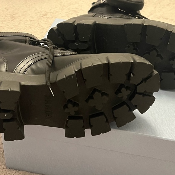 Prada Monolith boots worn a few times still in great condition. Size 37.5. - Picture 5 of 8